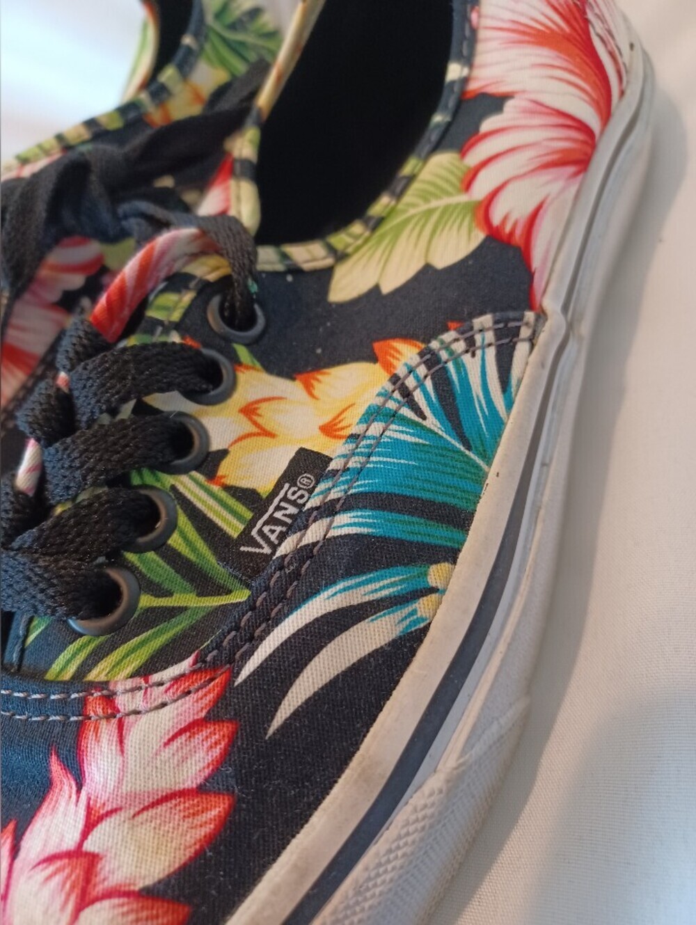Vans Black Floral Tropical Hawaiian Low-Top Lace-up Sneakers